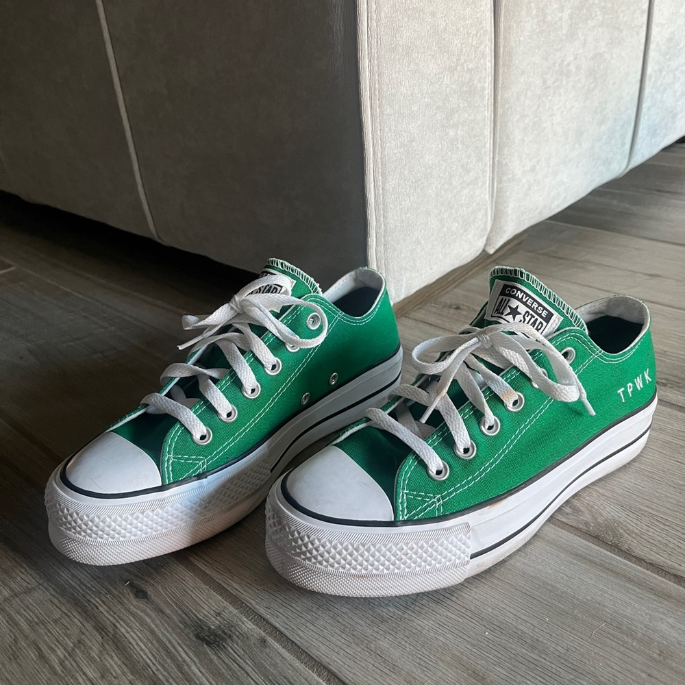 Converse Chuck Taylor Low Top Sneakers in Green and White - Picture 4 of 8
